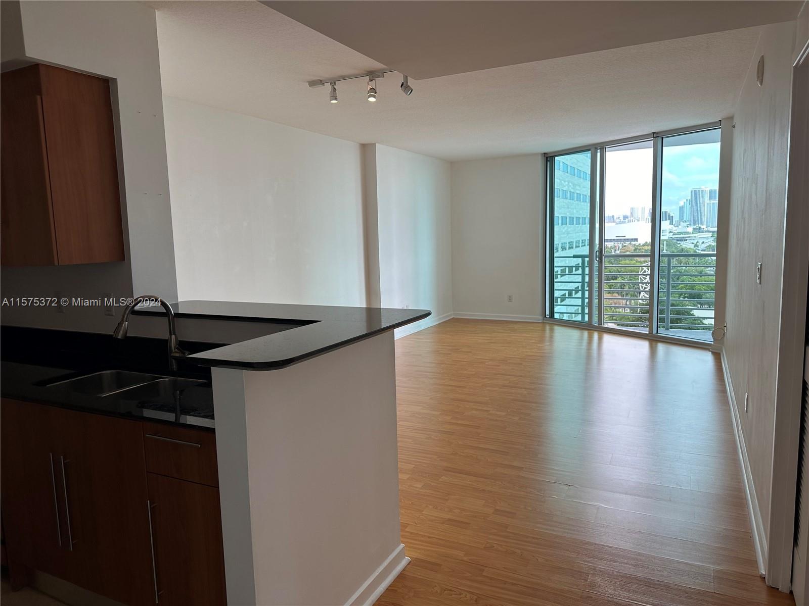 325 S BISCAYNE BL # 1516