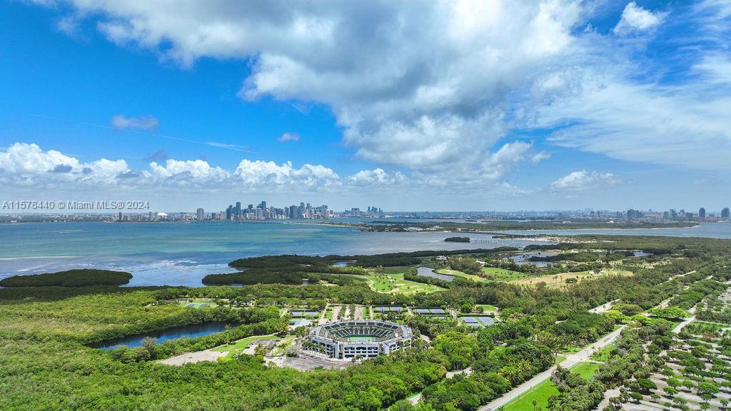 155 Ocean Lane Dr # 606