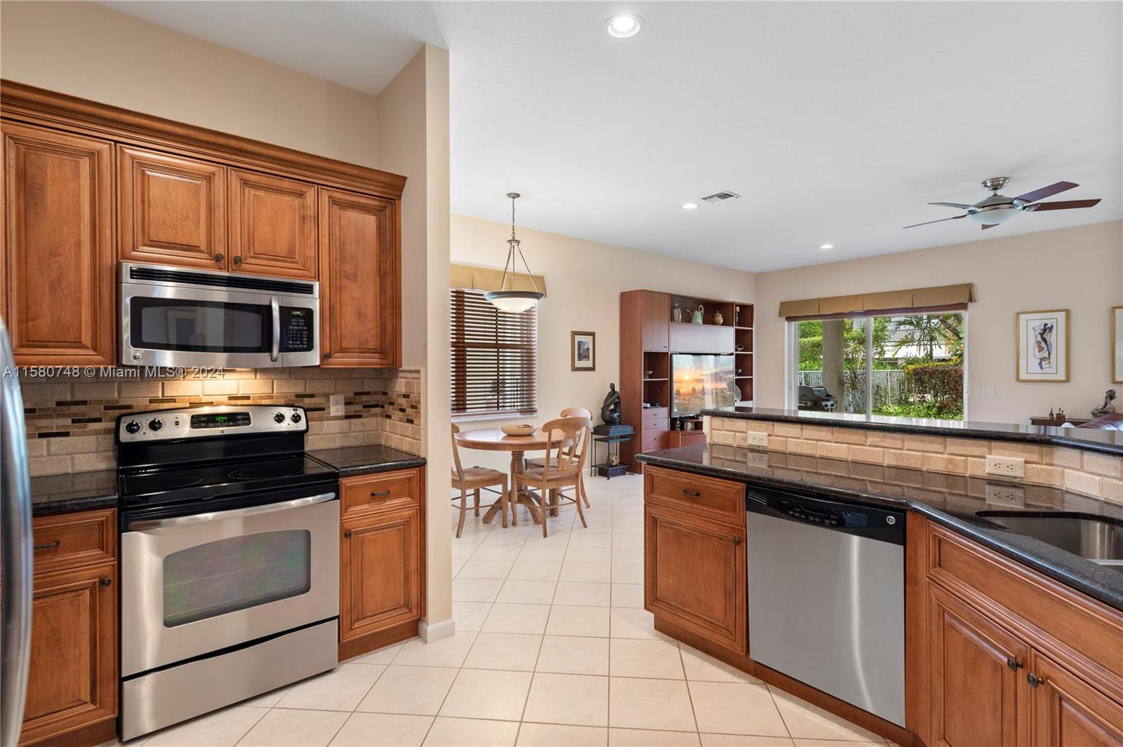 1312 Chenille Cir