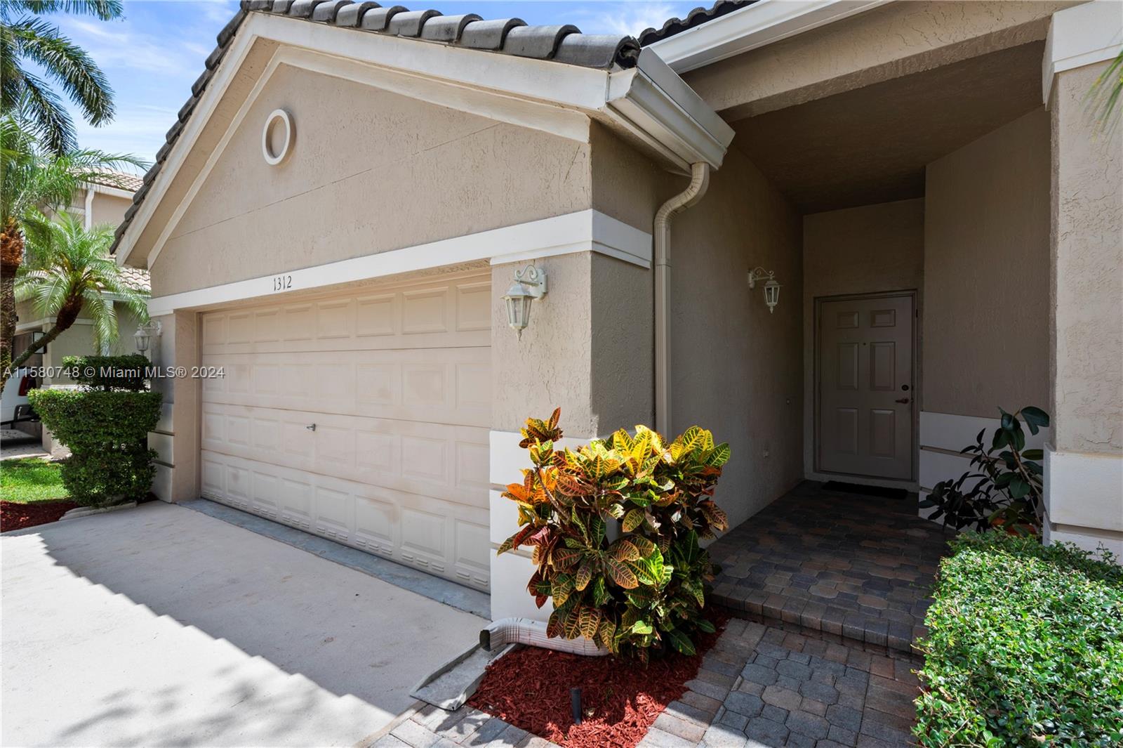 1312 Chenille Cir