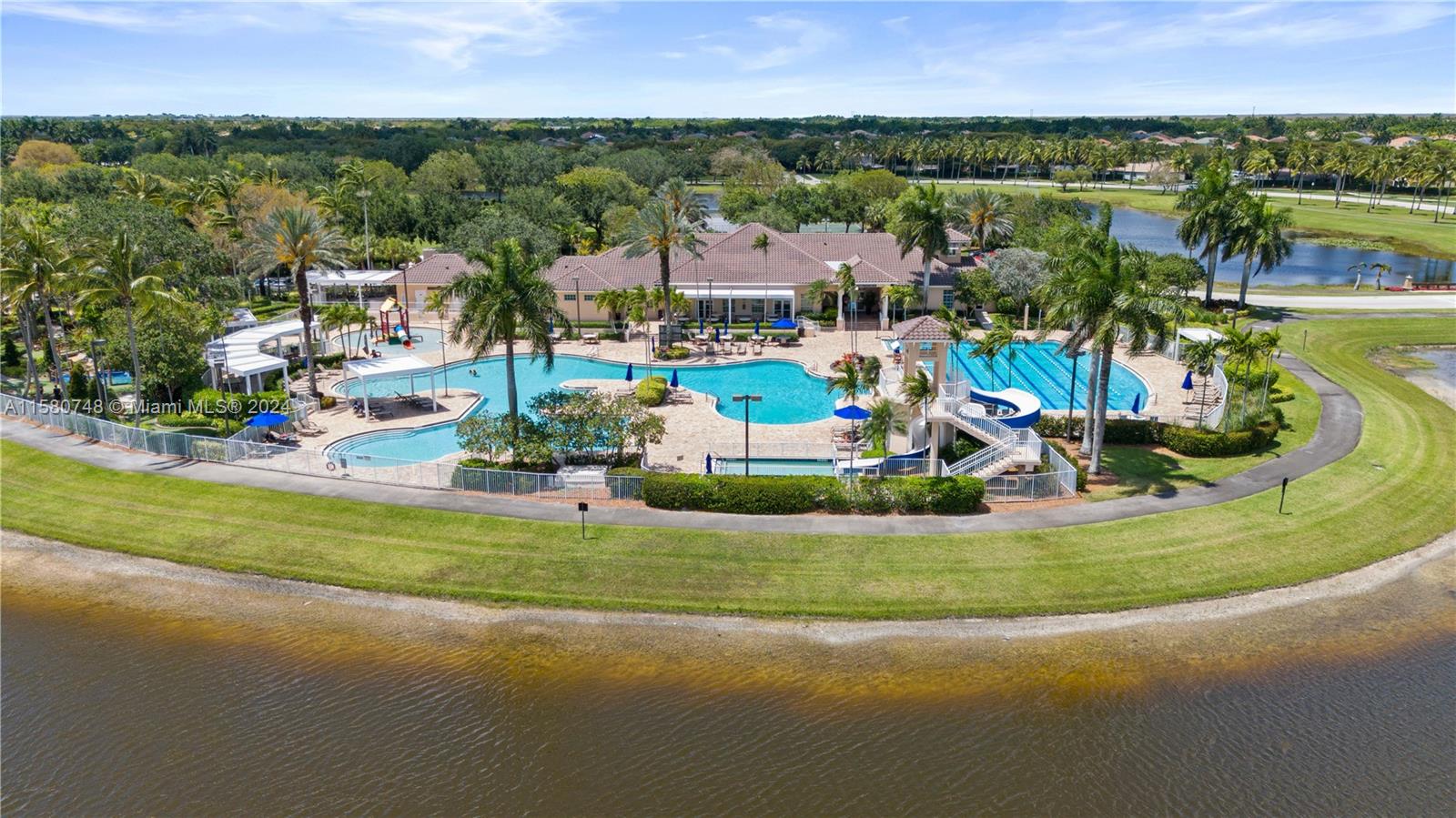 1312 Chenille Cir