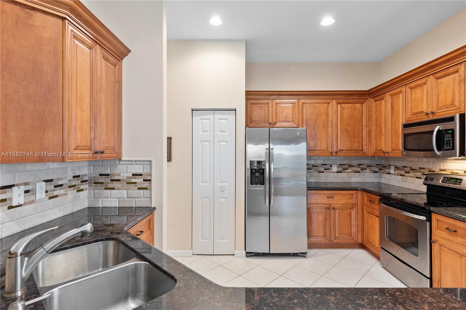 1312 Chenille Cir