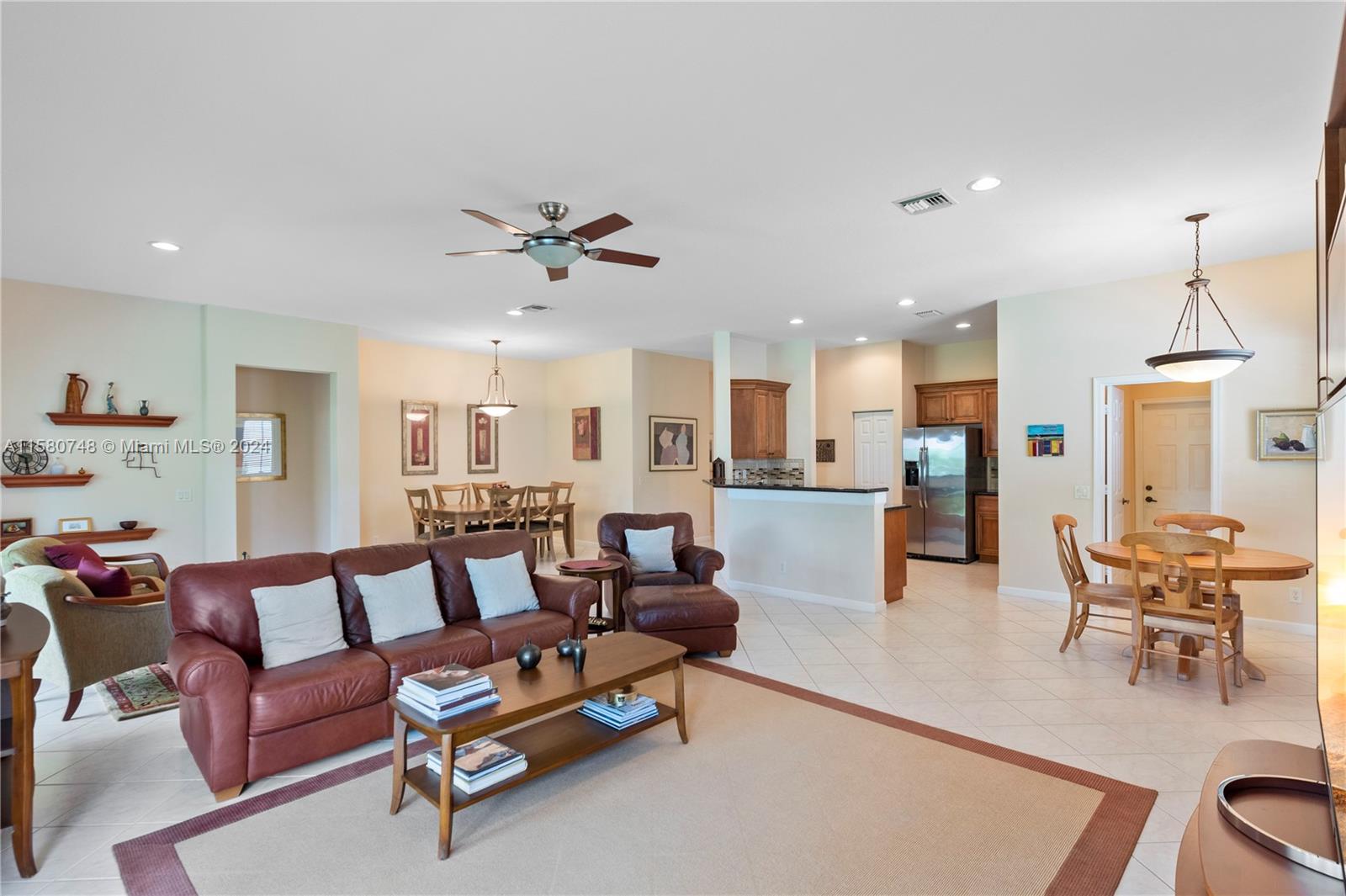 1312 Chenille Cir