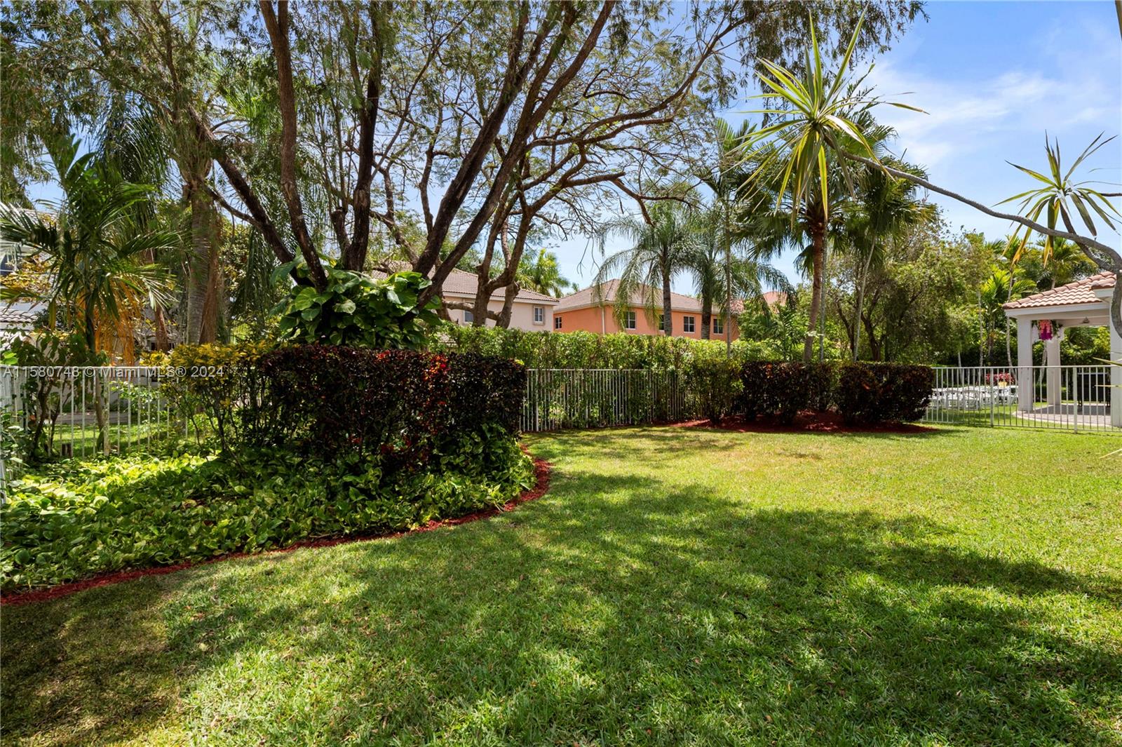 1312 Chenille Cir