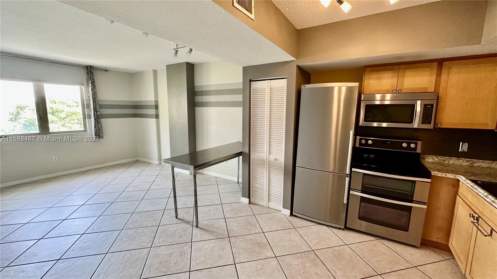 2630 SW 28th St # 31