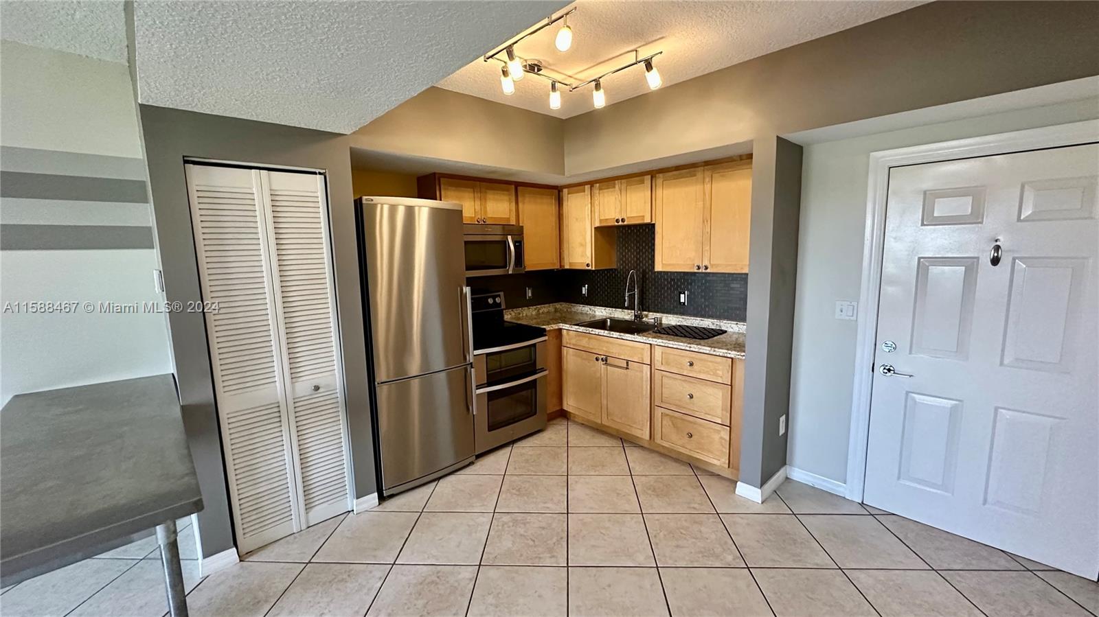 2630 SW 28th St # 31