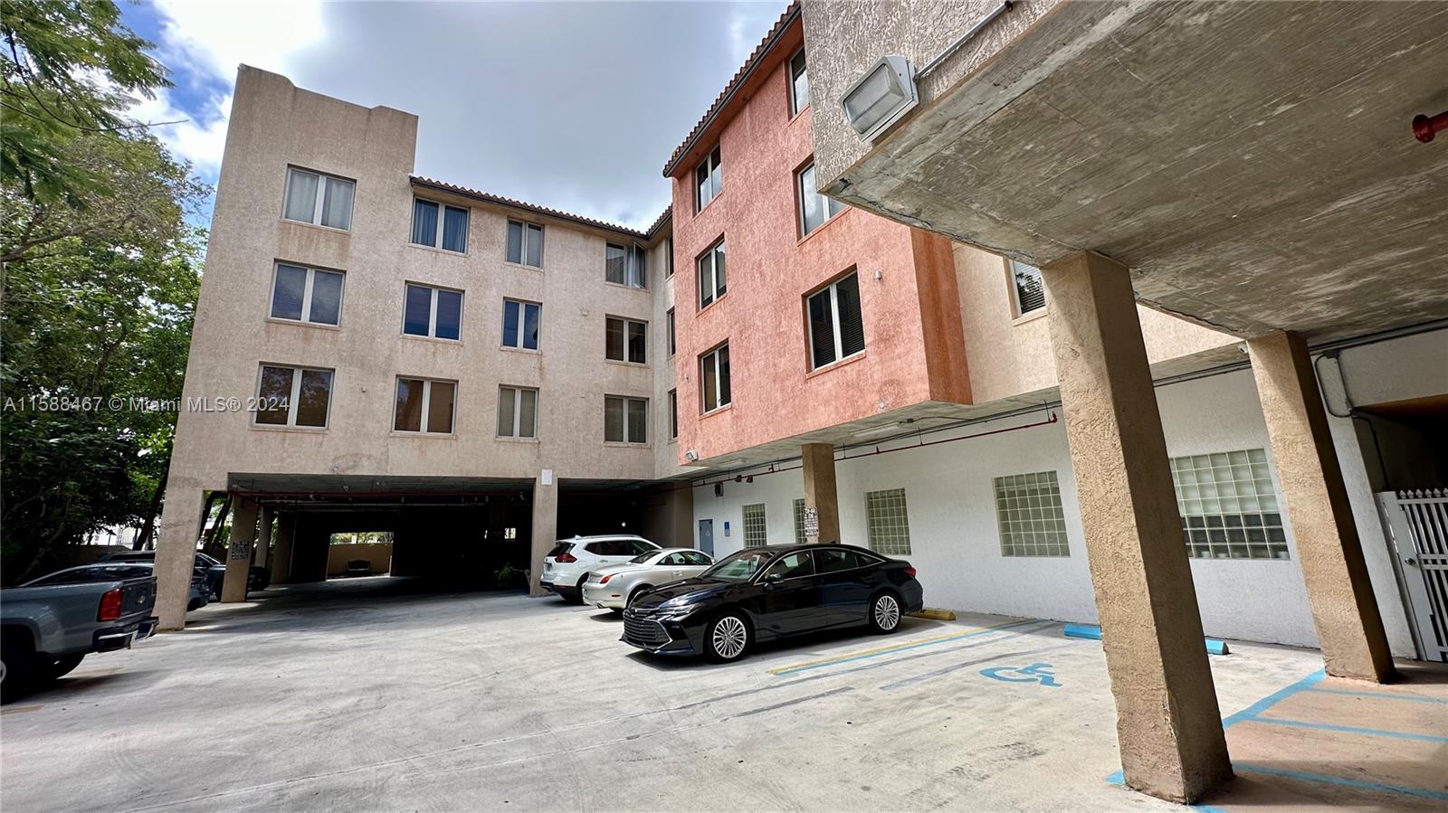 2630 SW 28th St # 31