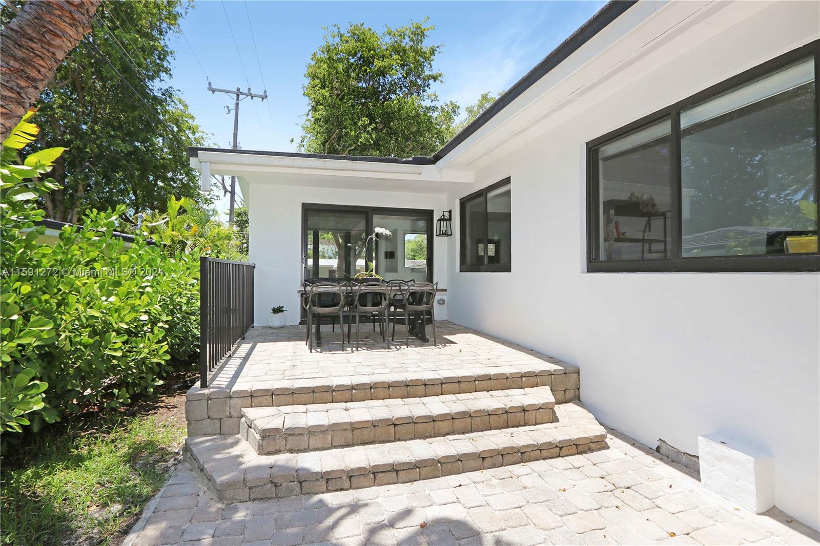411 Savona Ave