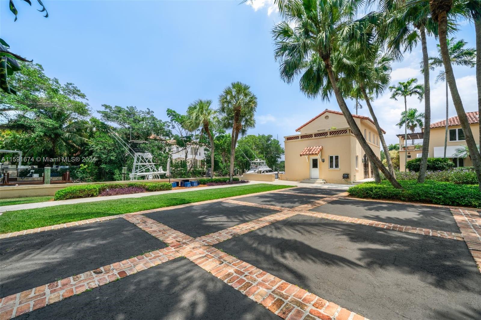 185 Cocoplum Rd