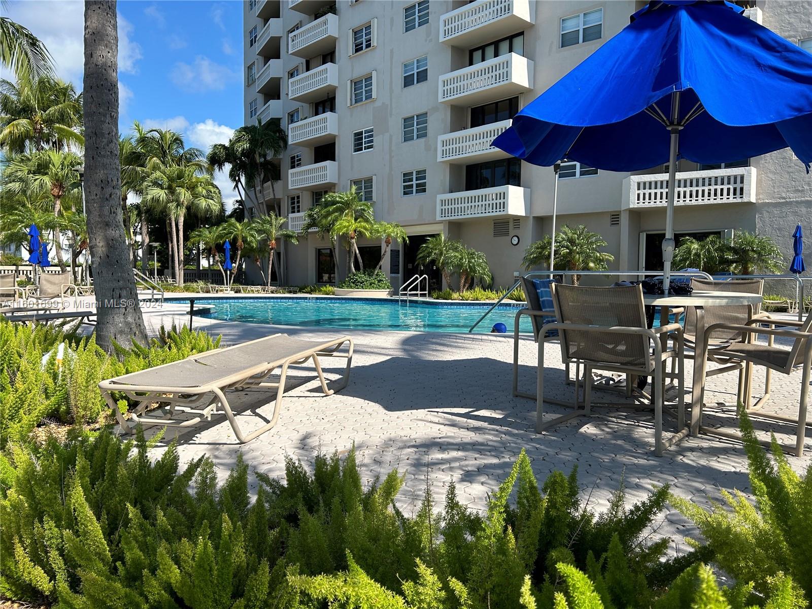 90 Edgewater Dr # 1118