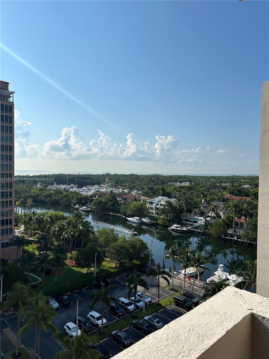 90 Edgewater Dr # 1118