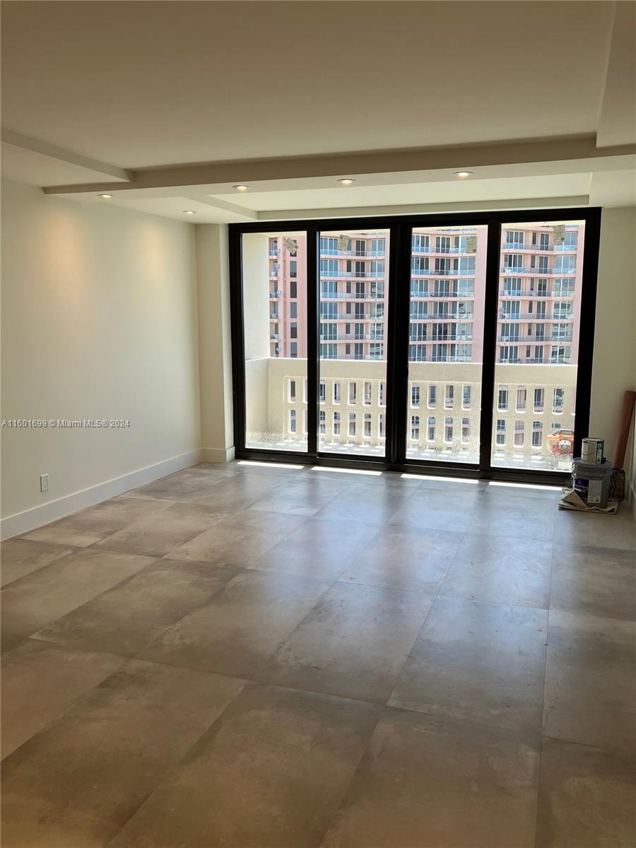 90 Edgewater Dr # 1118