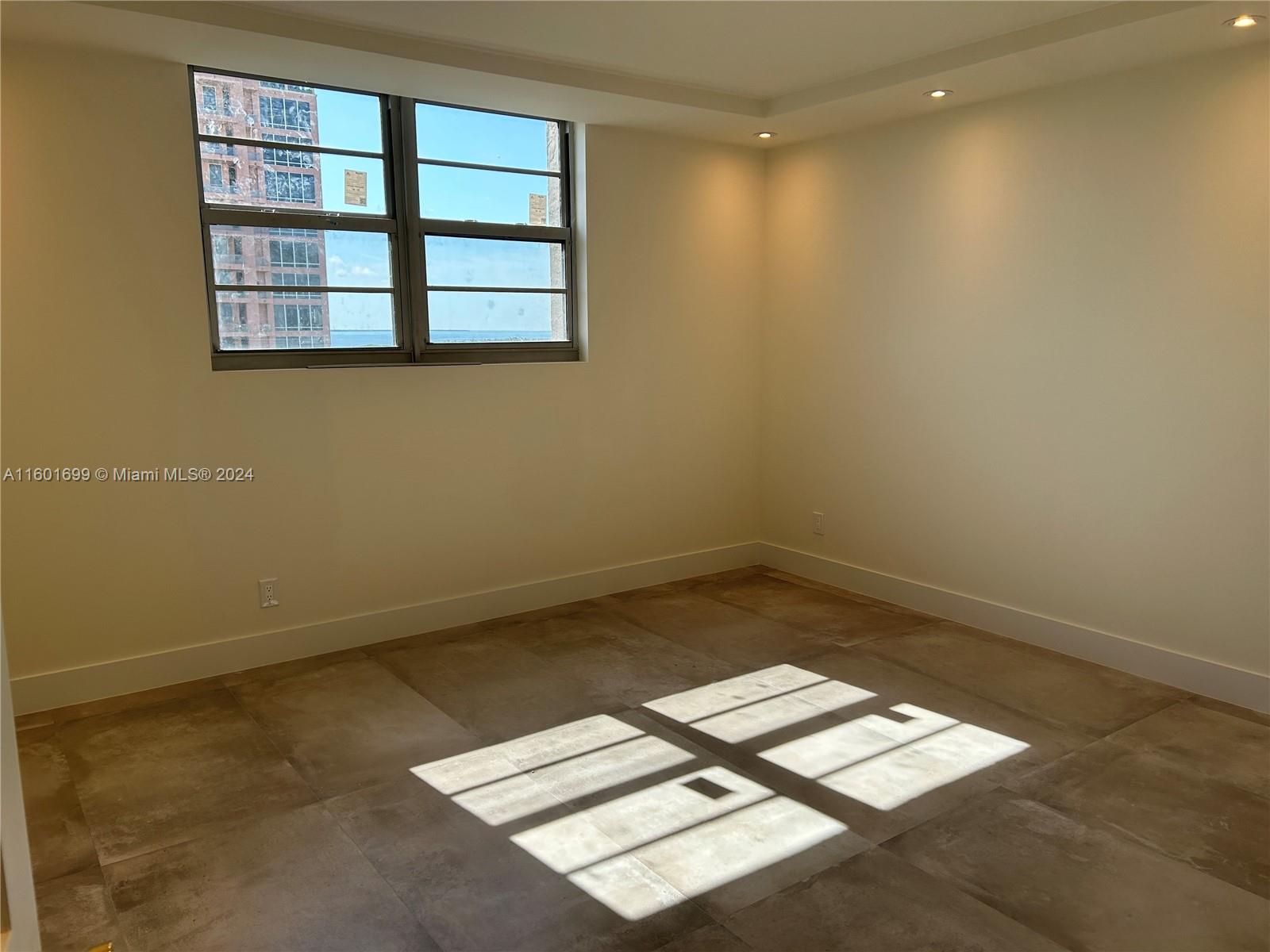 90 Edgewater Dr # 1118