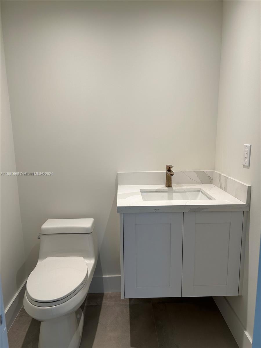 90 Edgewater Dr # 1118