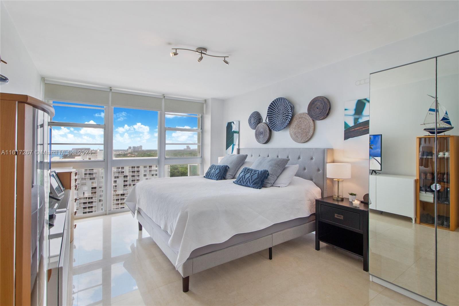 2451 Brickell Ave # 16B