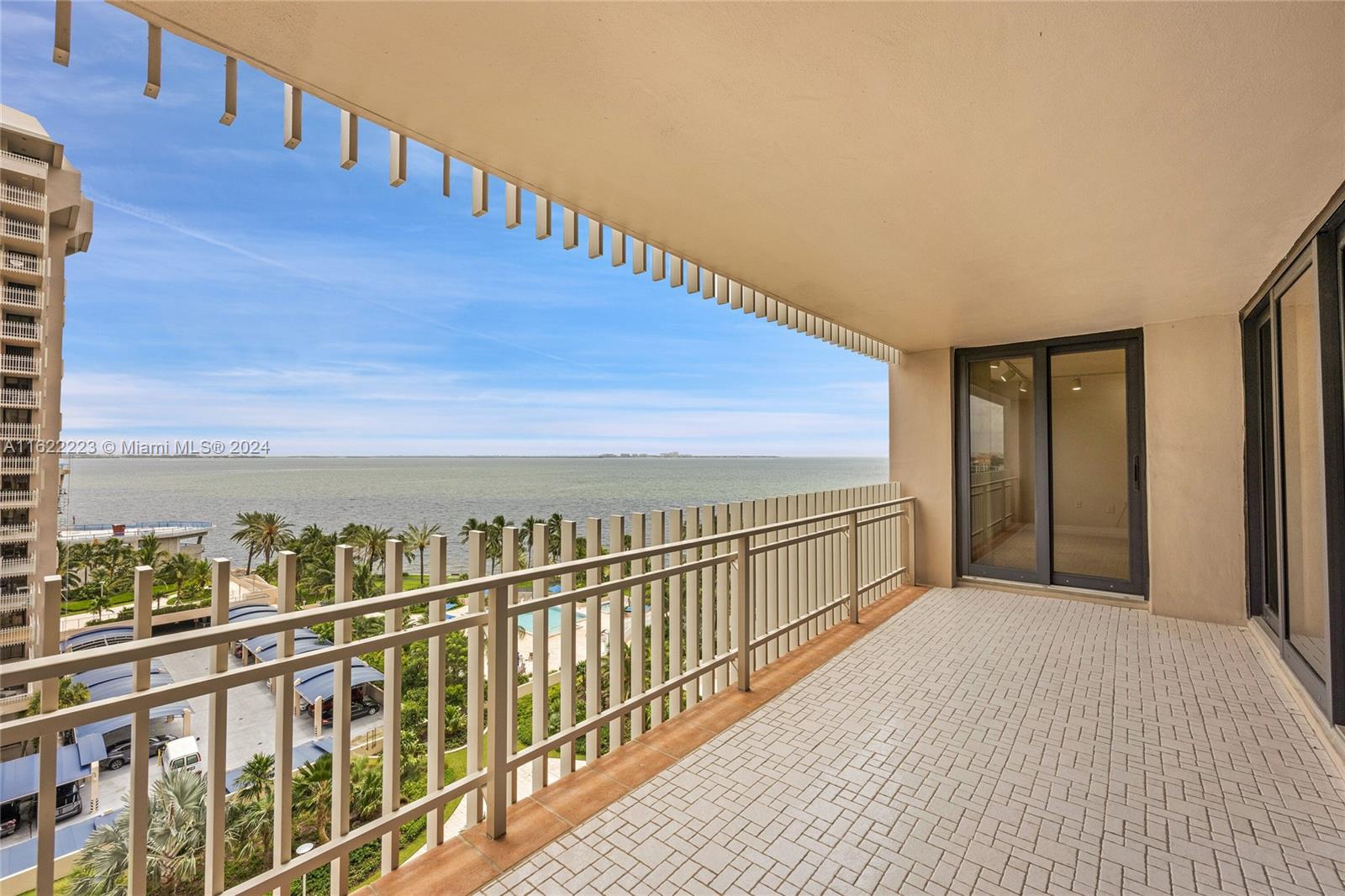 2 Grove Isle Dr # B907