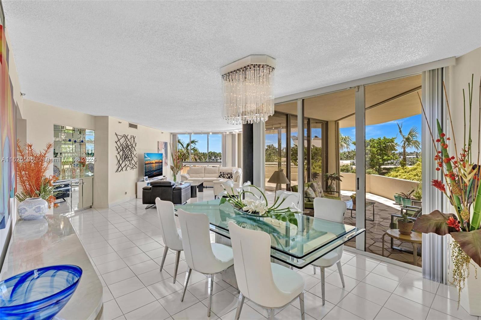 20191 E Country Club Dr # 407