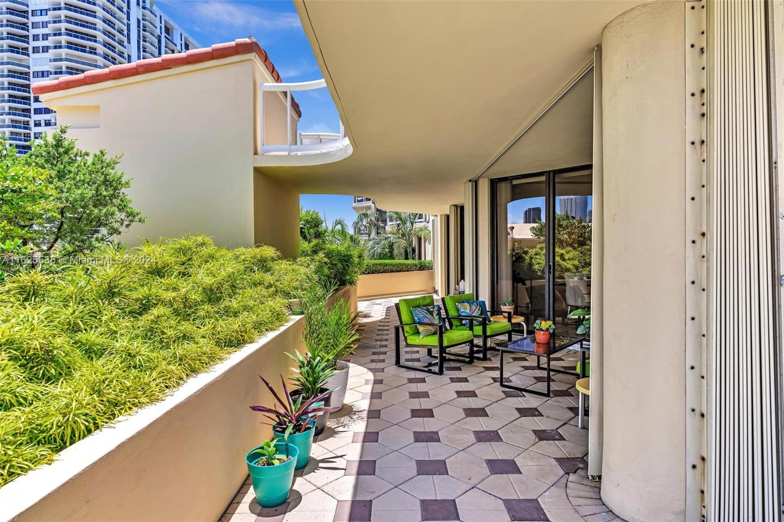 20191 E Country Club Dr # 407