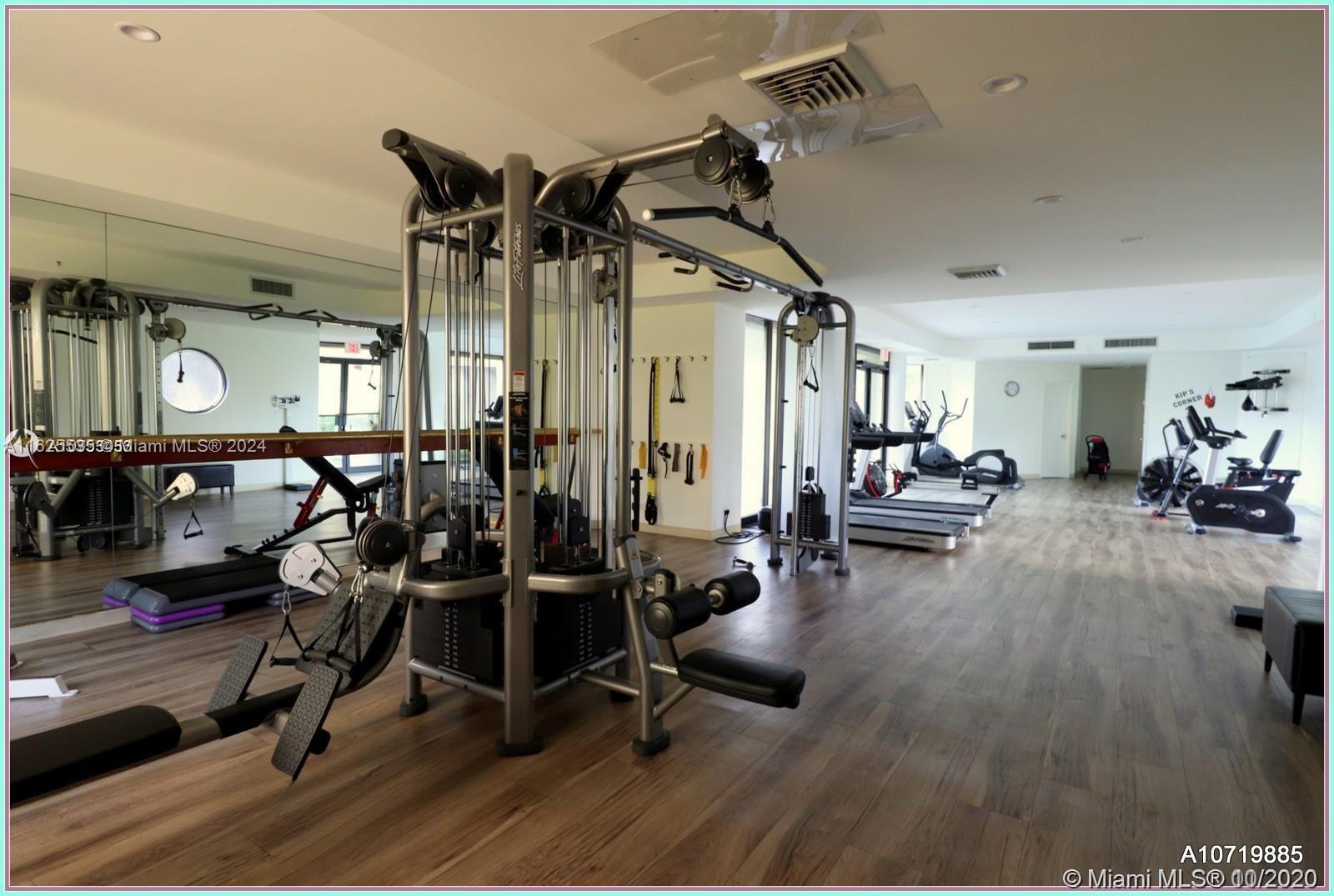 20191 E Country Club Dr # 407
