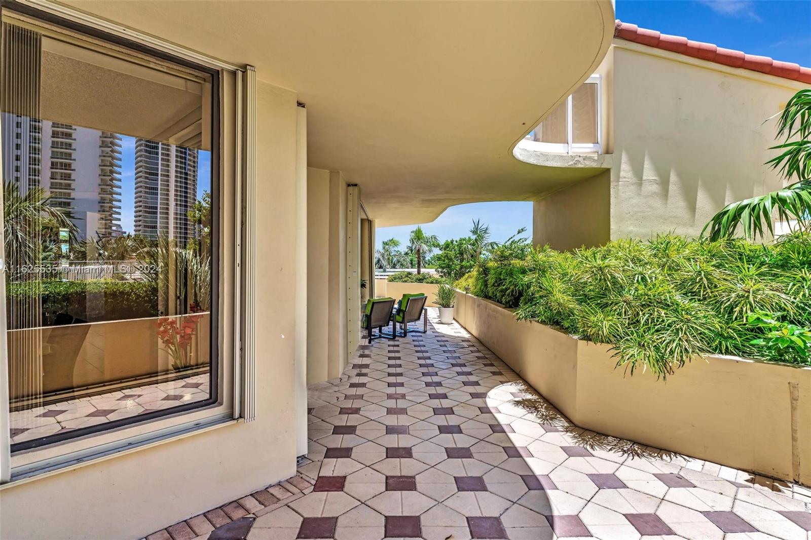 20191 E Country Club Dr # 407