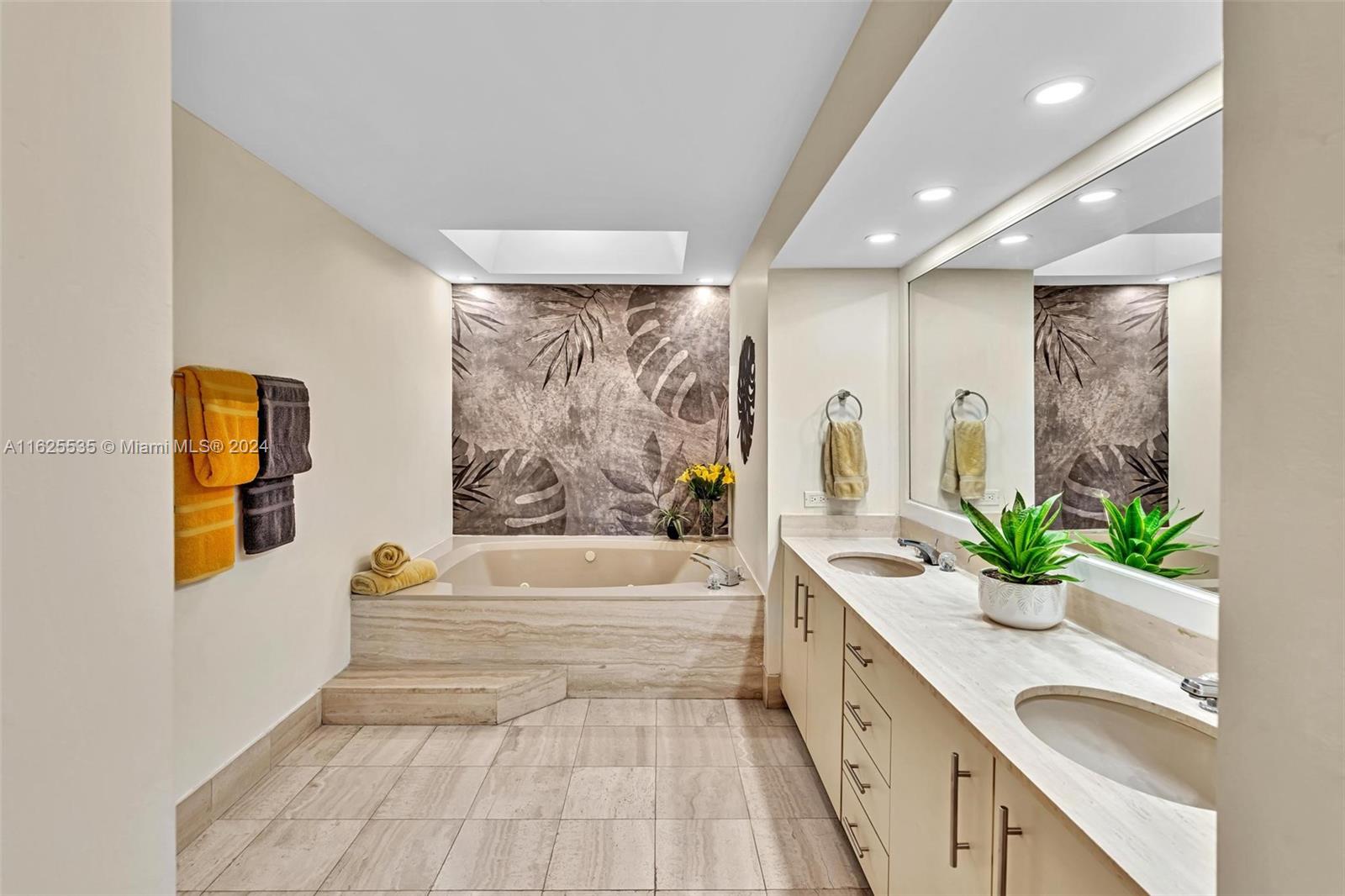 20191 E Country Club Dr # 407
