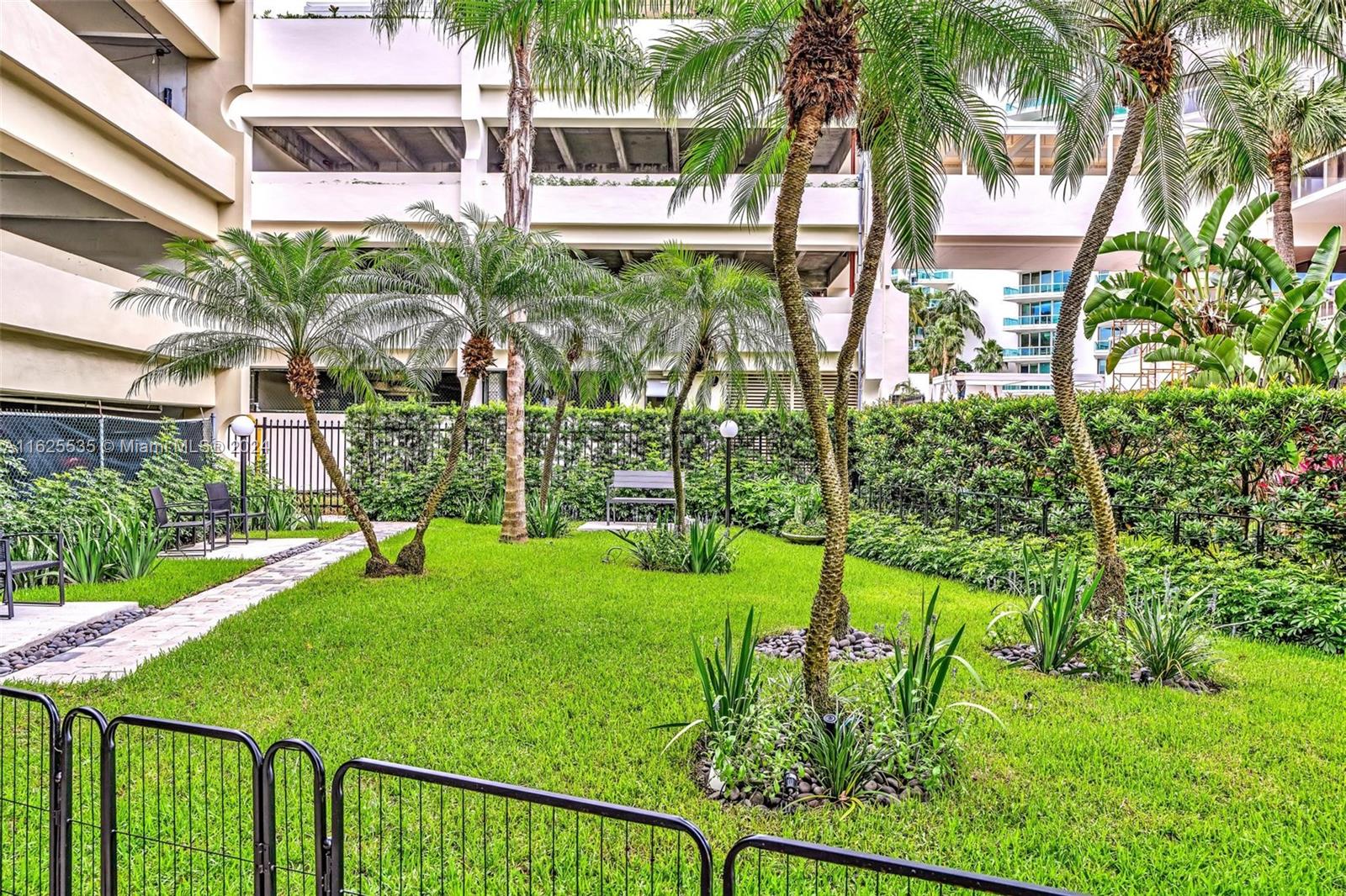 20191 E Country Club Dr # 407