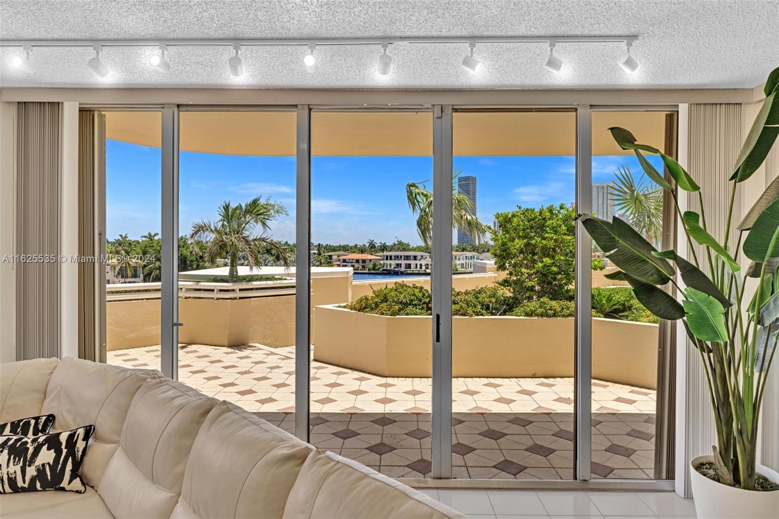 20191 E Country Club Dr # 407