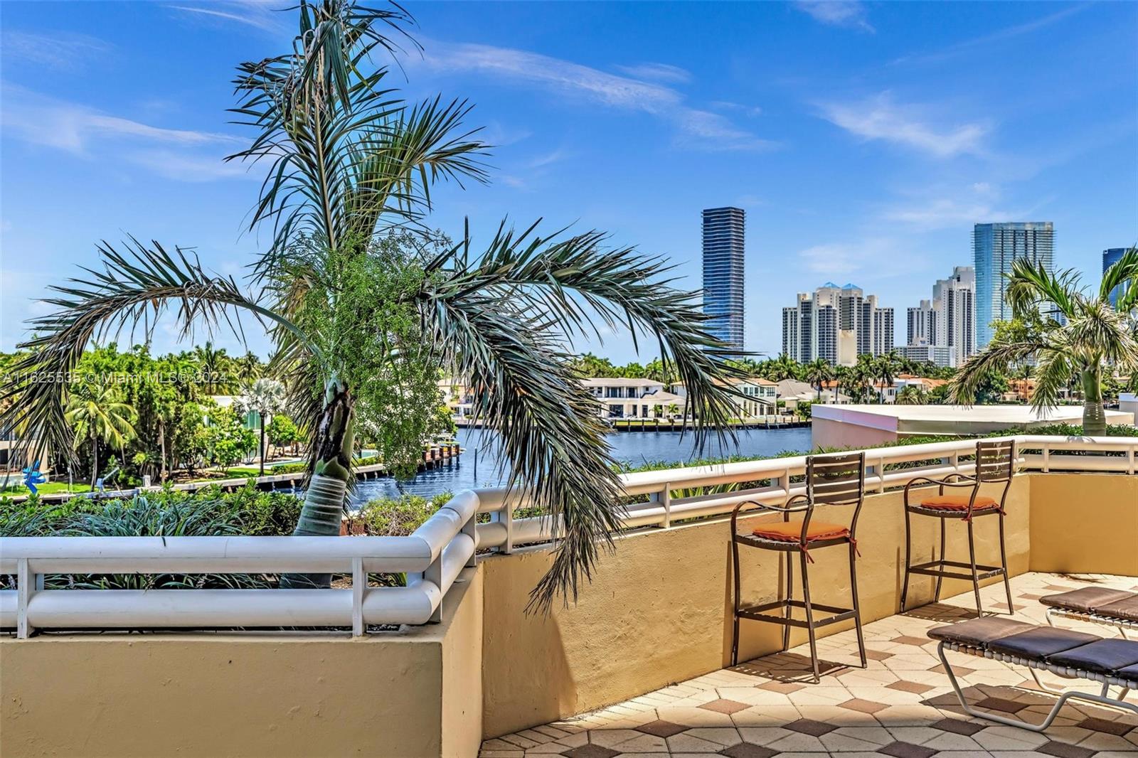 20191 E Country Club Dr # 407