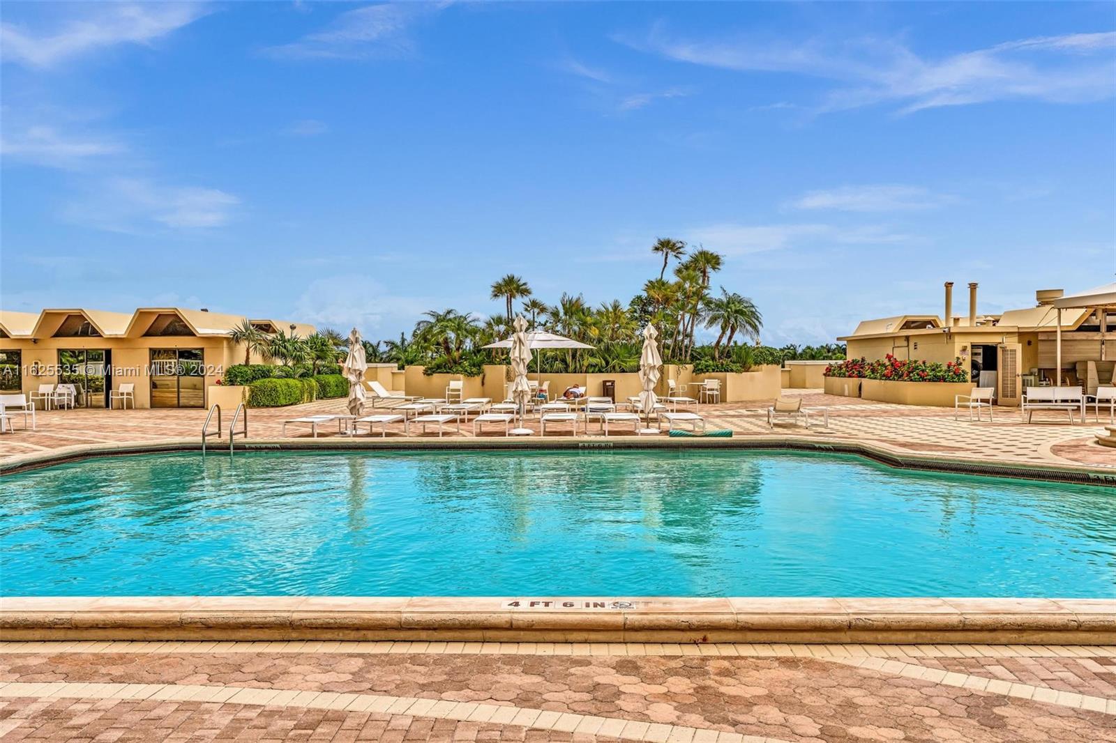 20191 E Country Club Dr # 407