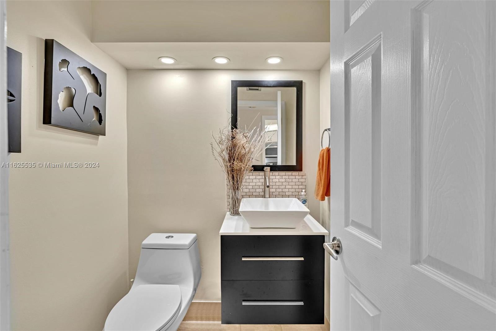 20191 E Country Club Dr # 407