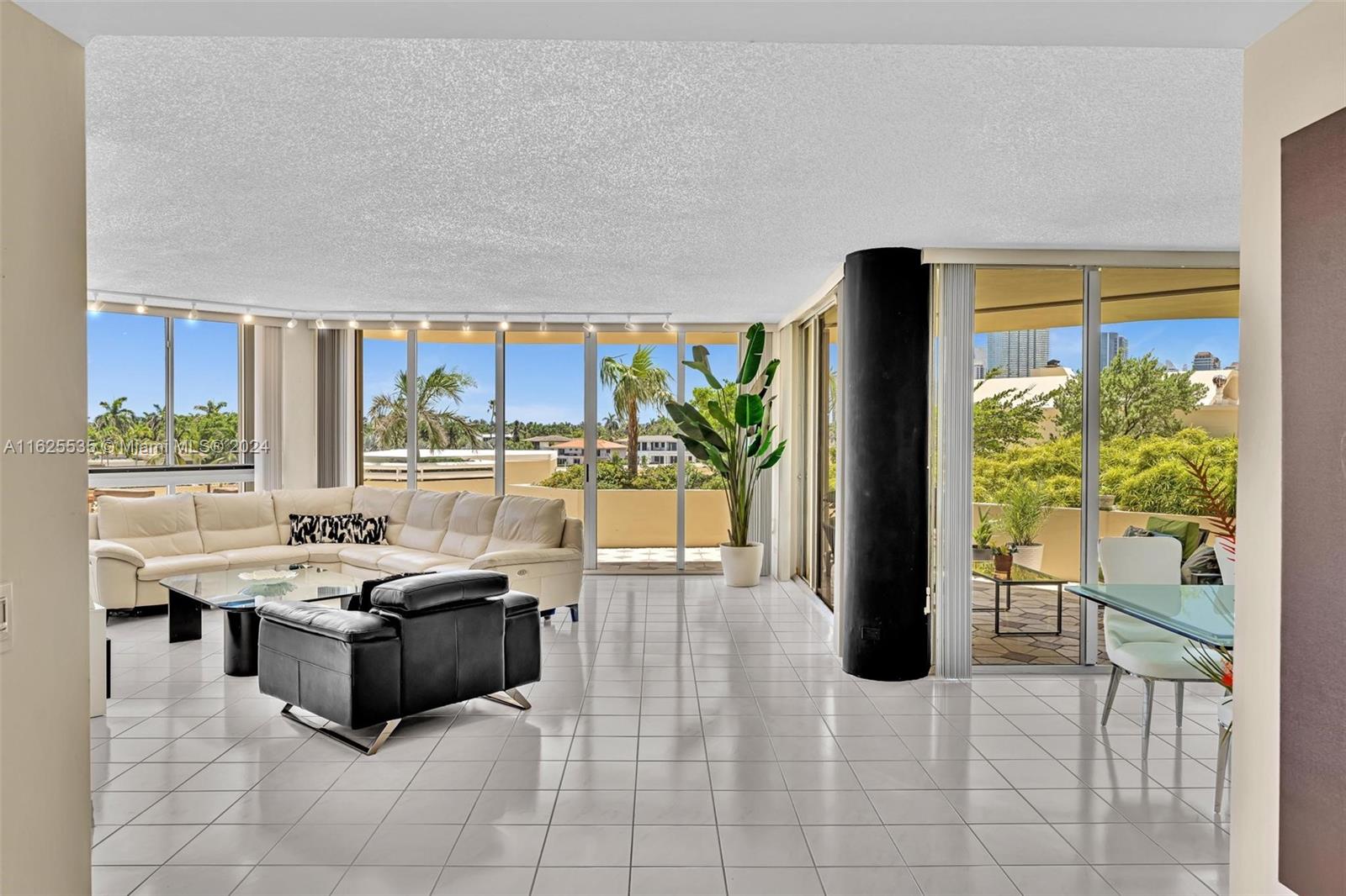 20191 E Country Club Dr # 407