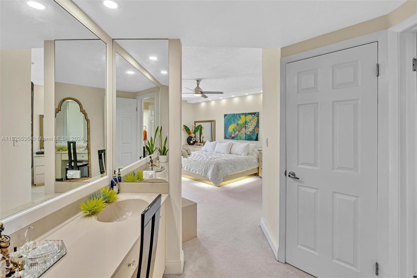20191 E Country Club Dr # 407