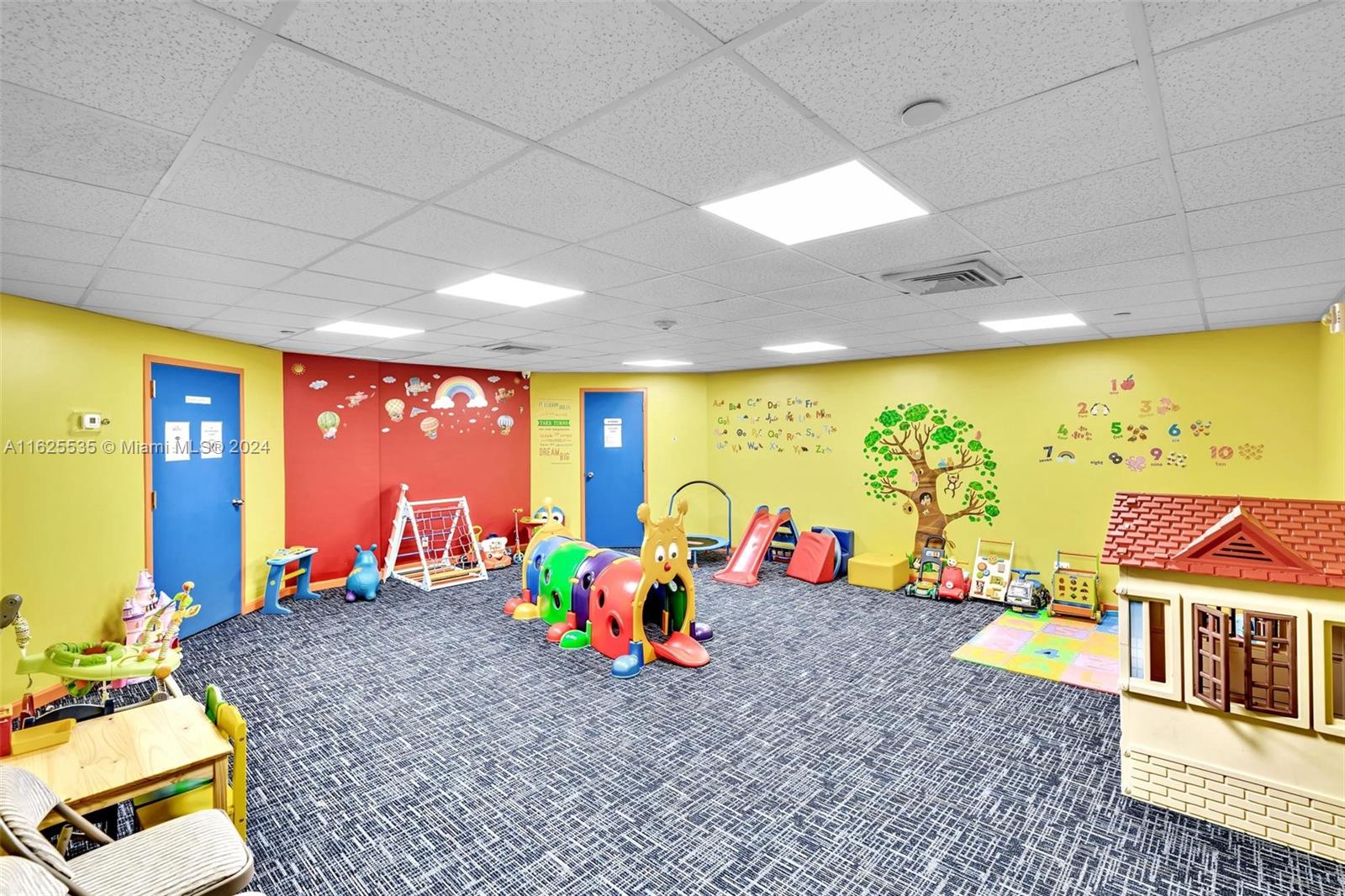 20191 E Country Club Dr # 407