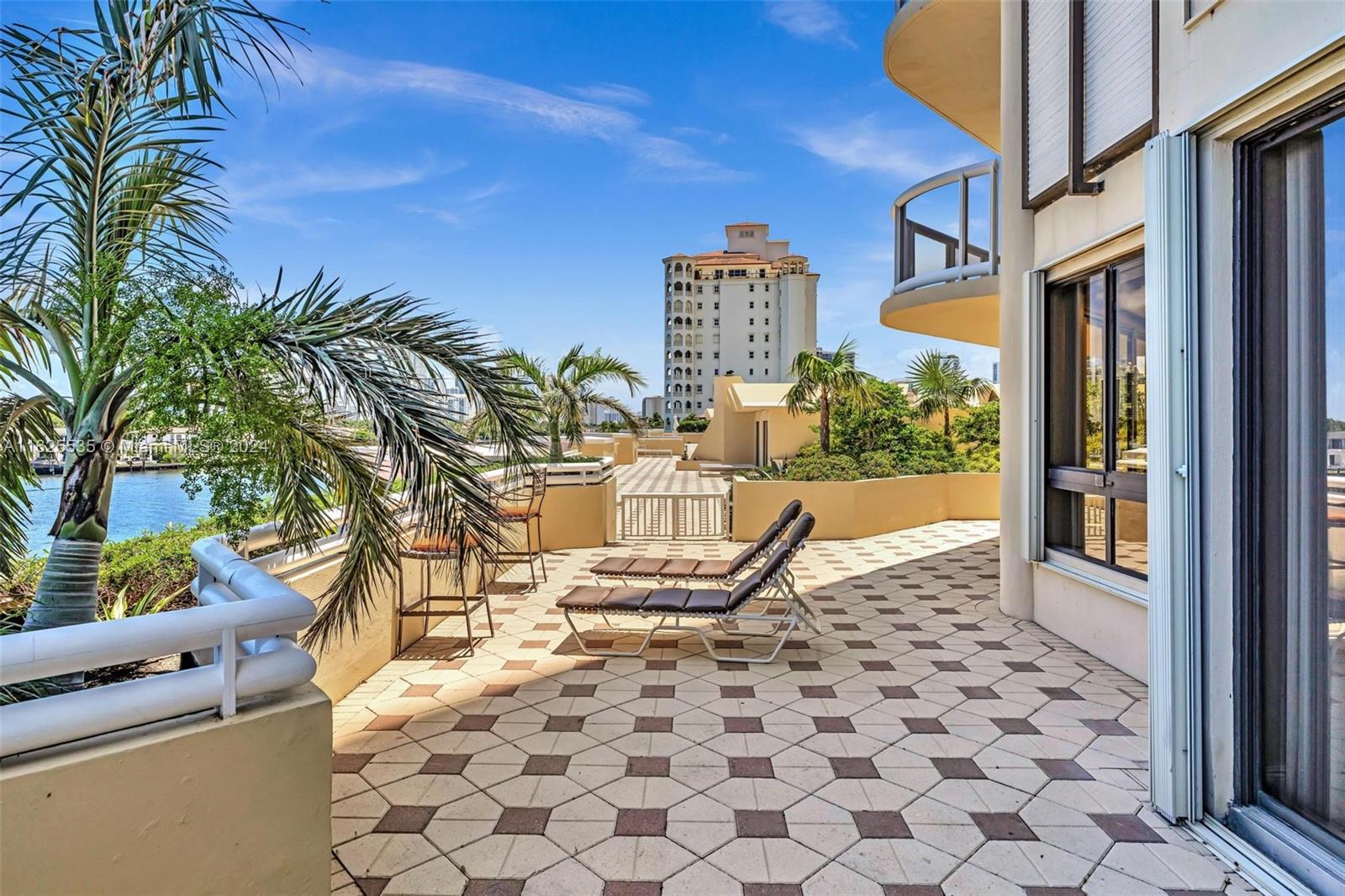 20191 E Country Club Dr # 407