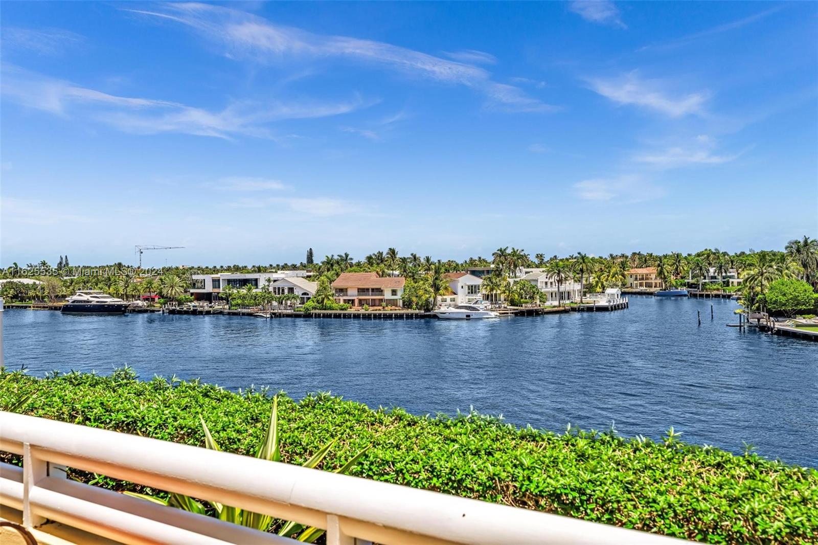 20191 E Country Club Dr # 407