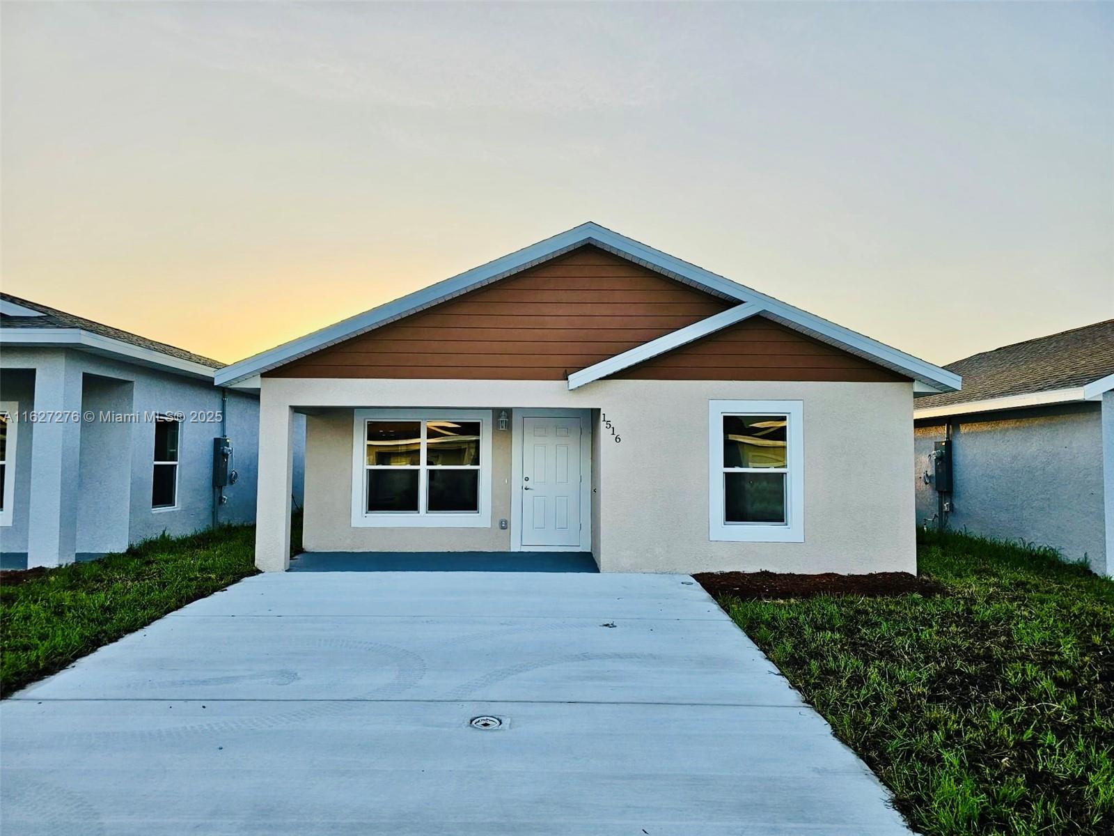 1443 Las Villas Blvd