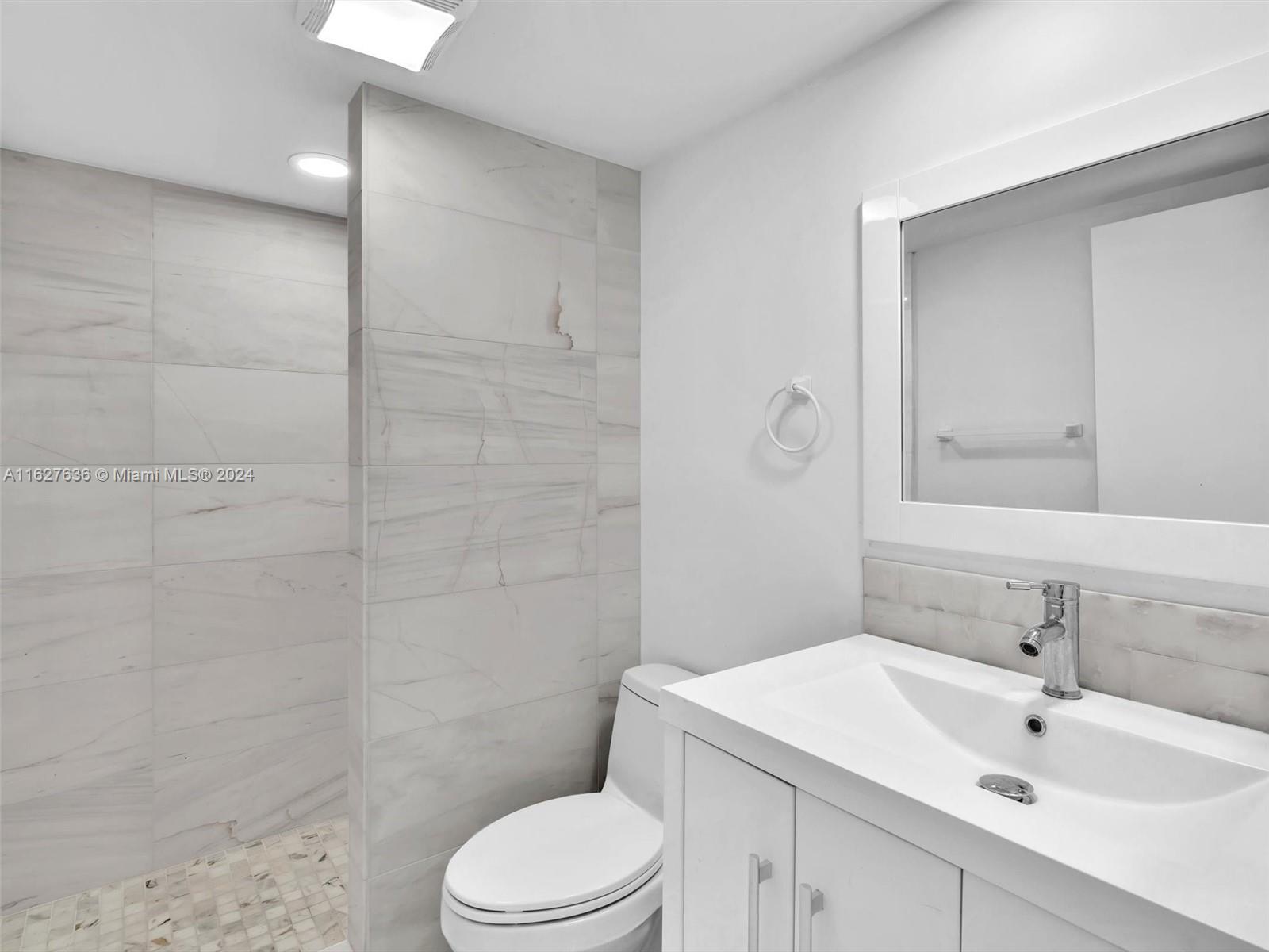 20505 E Country Club Dr # 2033