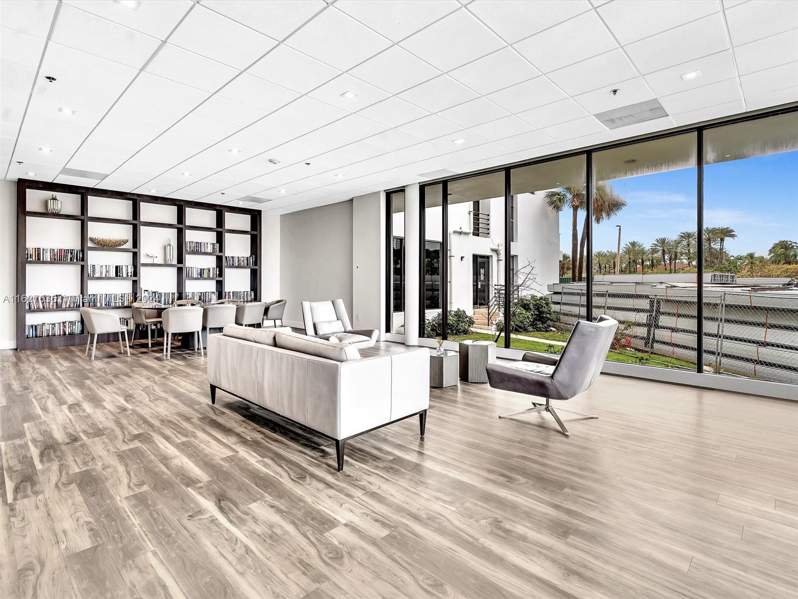 20505 E Country Club Dr # 2033