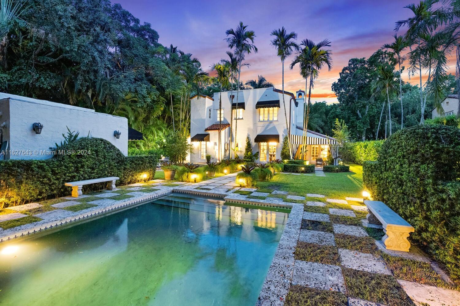 1025 Alhambra Cir