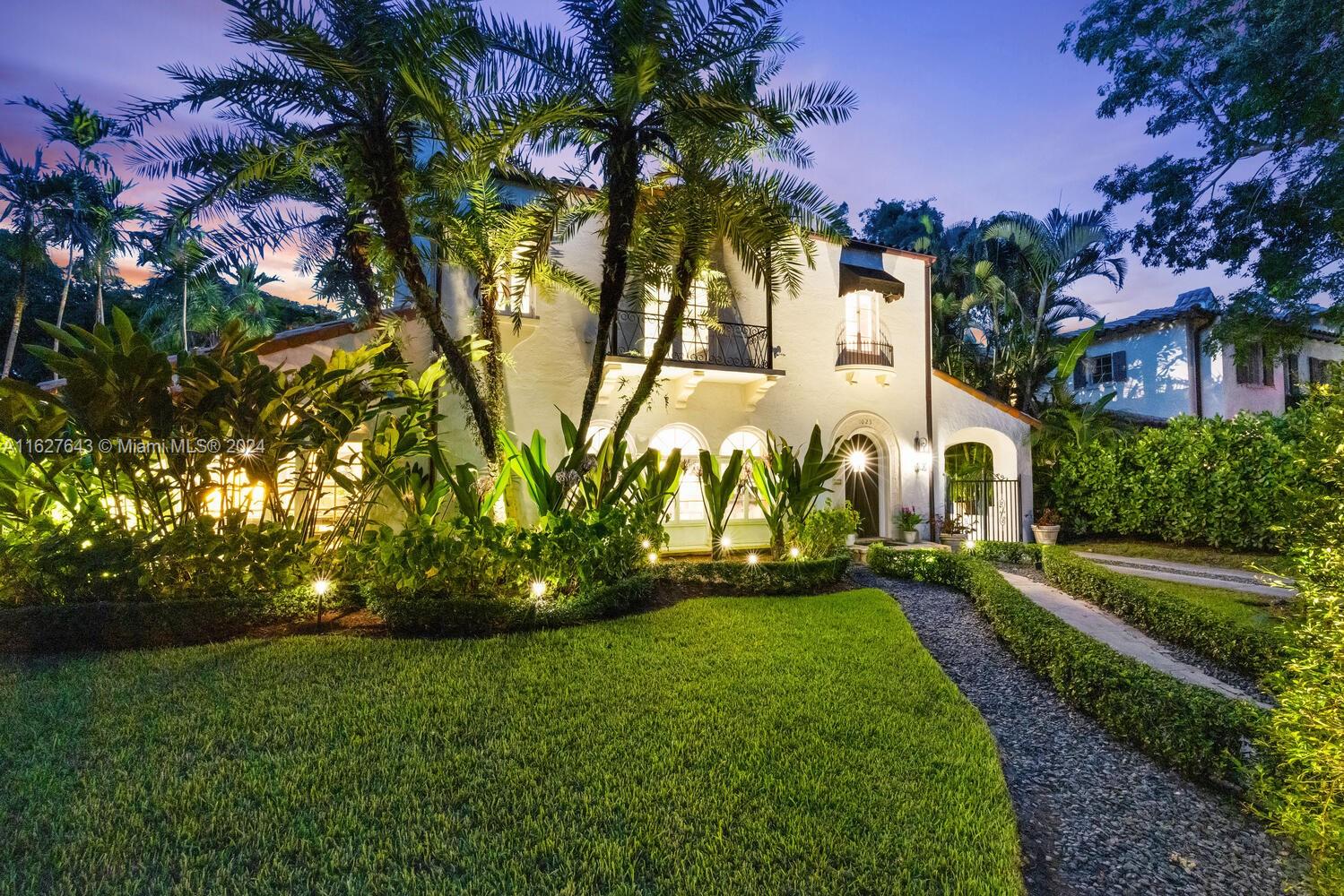 1025 Alhambra Cir