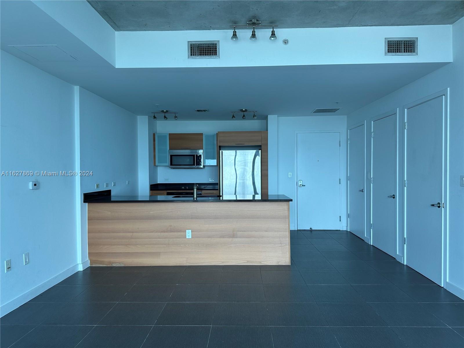 3301 NE 1 AV # H2203