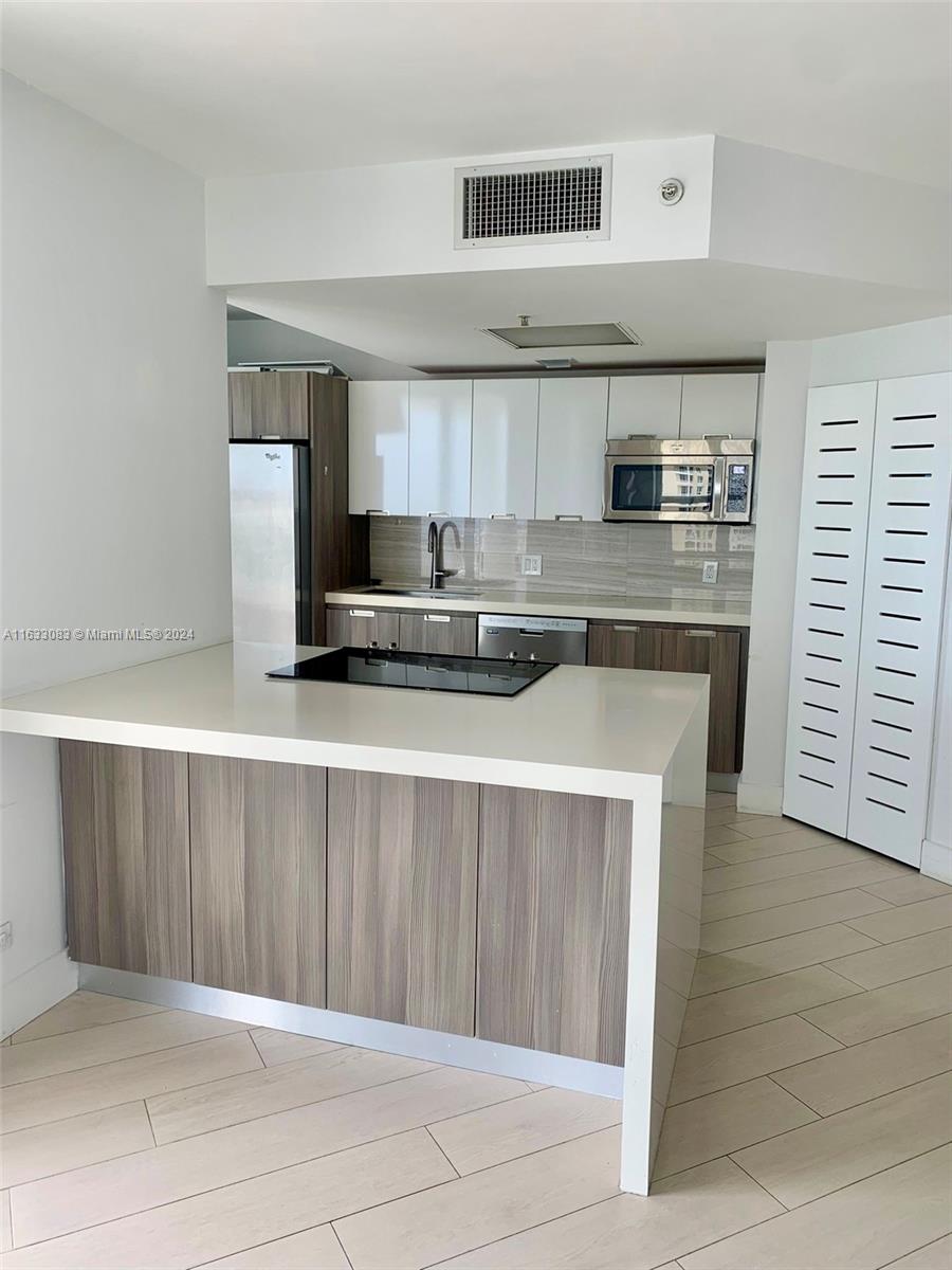 701 Brickell Key Blvd # 2210