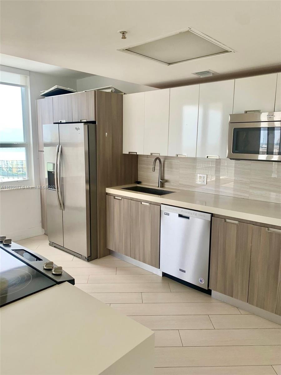 701 Brickell Key Blvd # 2210