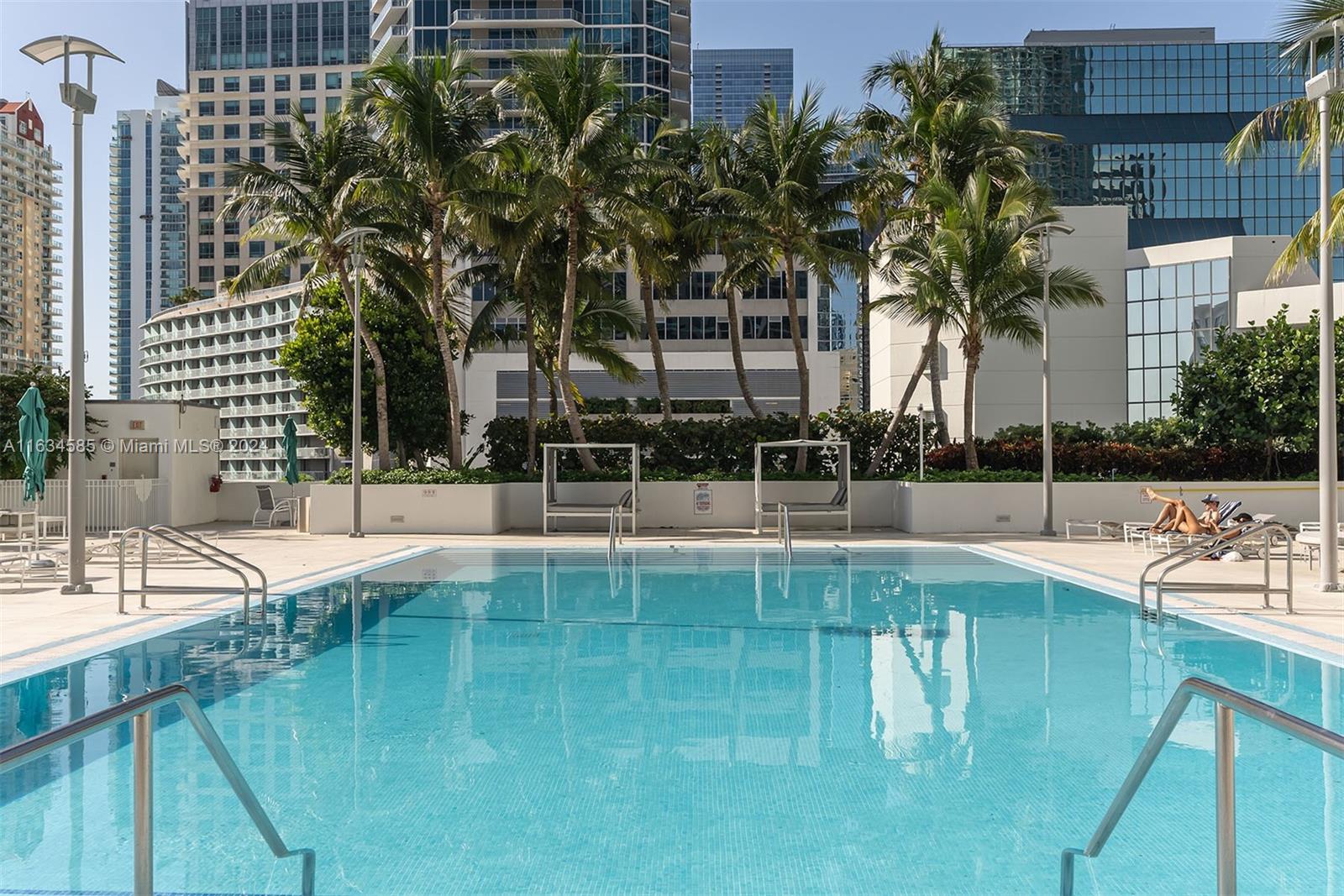 951 Brickell Ave # 1102