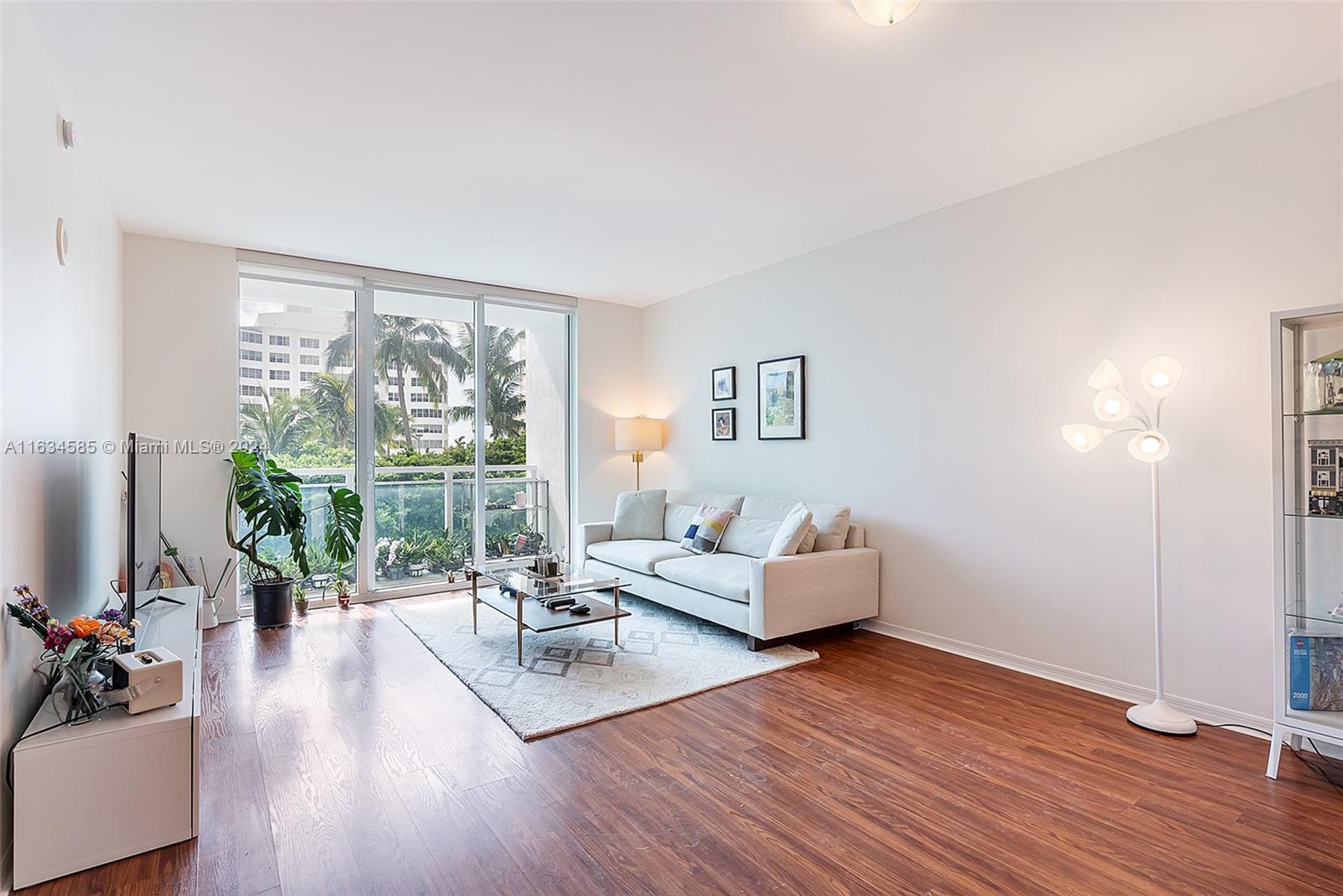 951 Brickell Ave # 1102