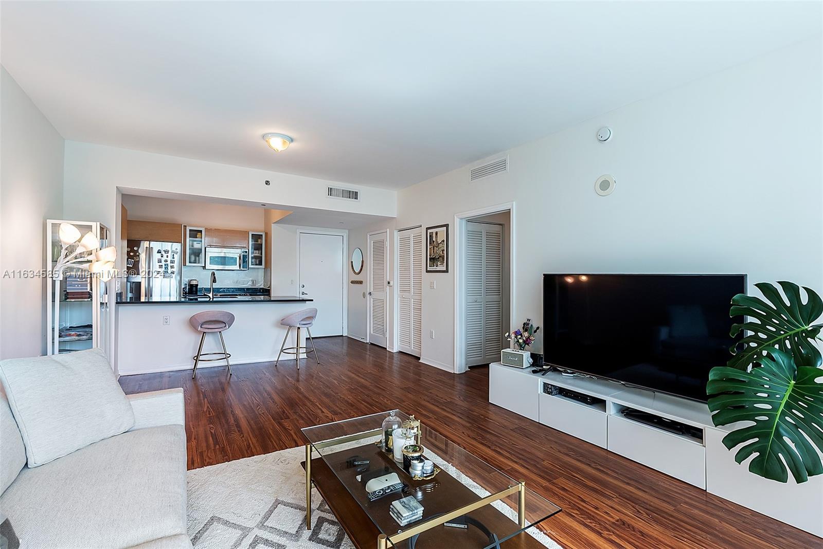 951 Brickell Ave # 1102