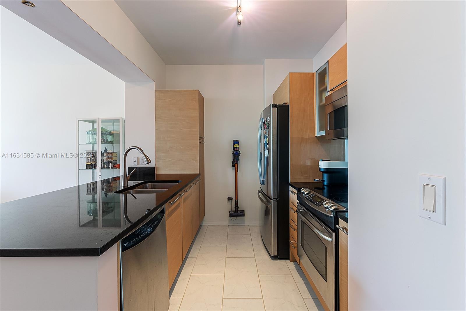 951 Brickell Ave # 1102
