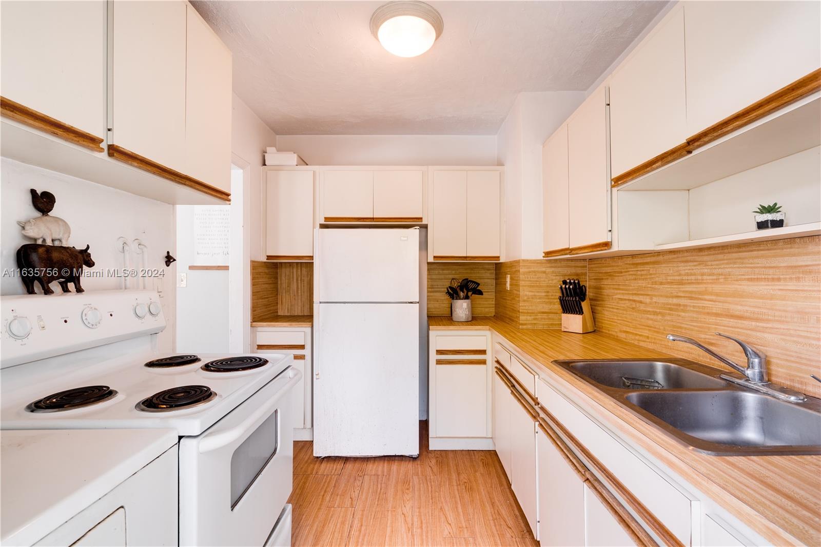 1414 Galiano St # 1414