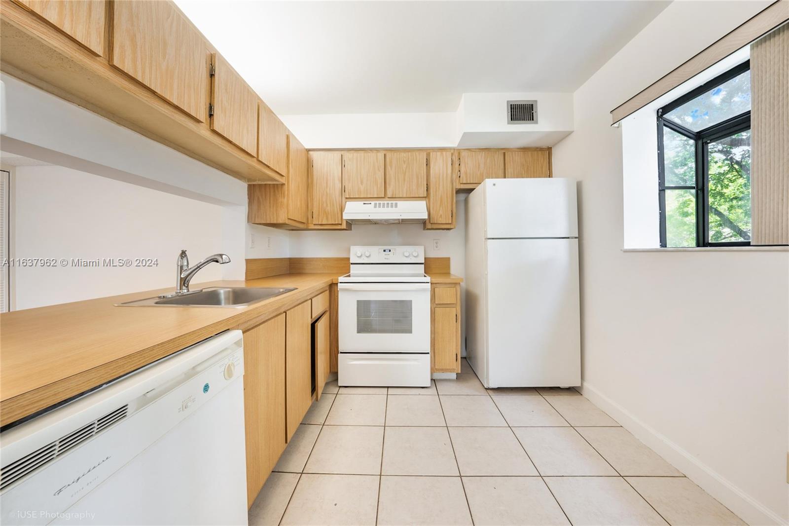 110 Gardens Dr # 202