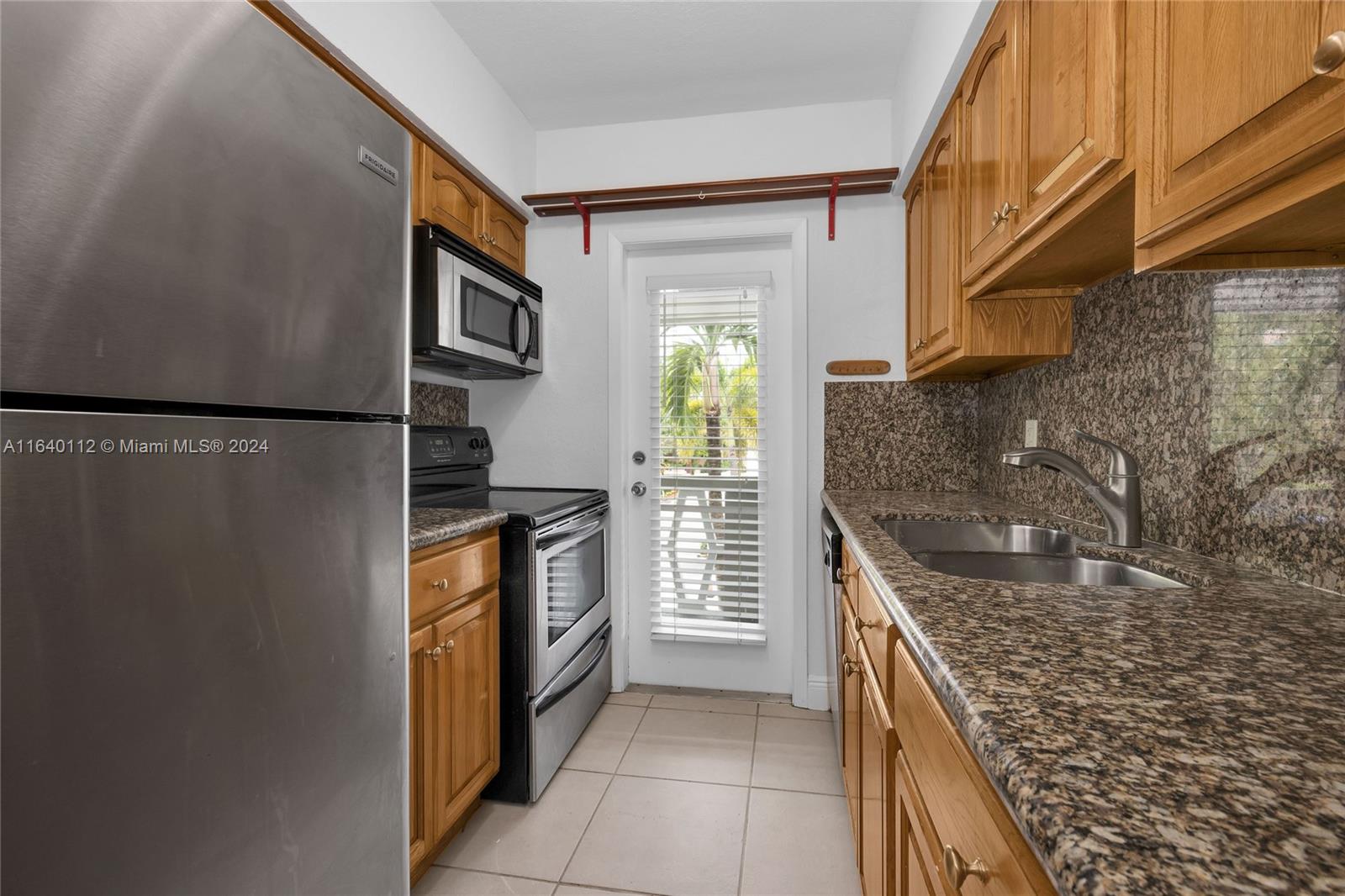 21 Edgewater Dr # 202